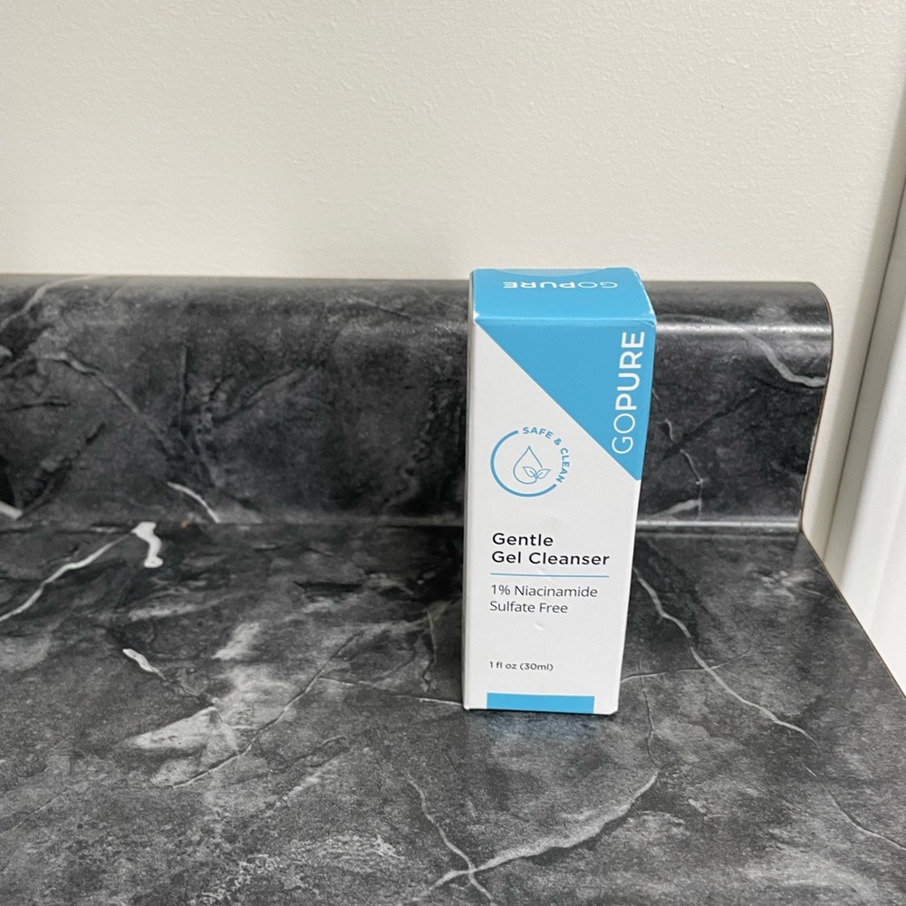 Gentle Gel Cleanser - Blue and White